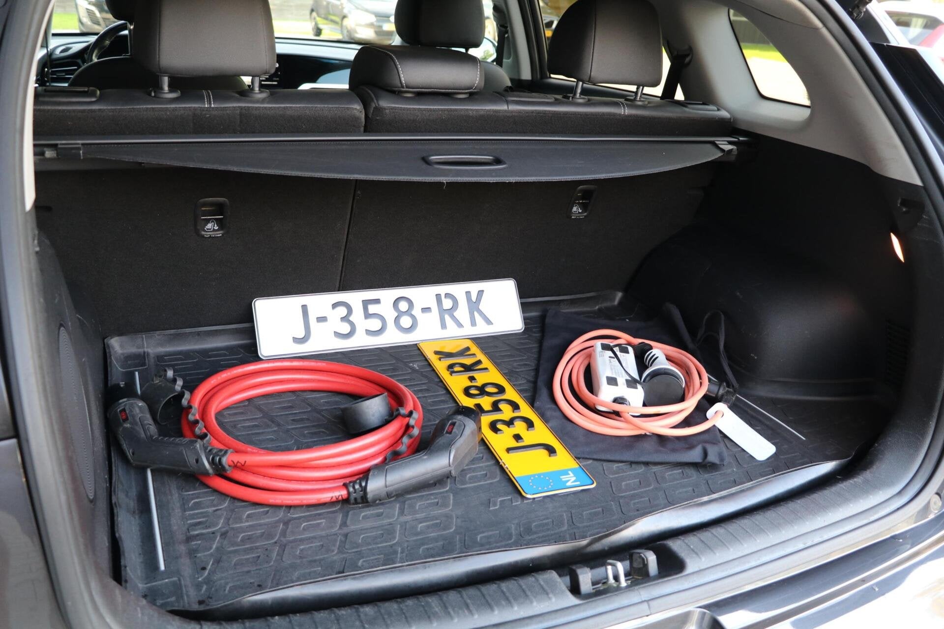 Foto 18 van Kia e-Niro ExecutiveLine 64 kWh Leder Trekhaak Warmtepomp Ad