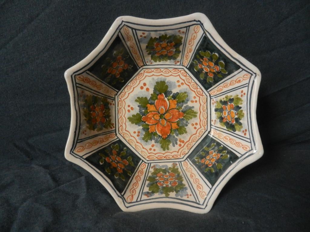 Gekleurde kom Makkum Van der Wal en Zonen ca 1965 d. 15,3 cm, Antiek en Kunst, Antiek | Keramiek en Aardewerk, Ophalen of Verzenden