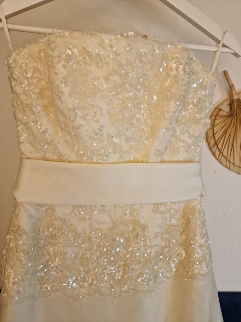 €295,- in plaats van €695,-. Maat 38, Kleding | Dames, Ophalen of Verzenden, Zo goed als nieuw, Trouwjurk