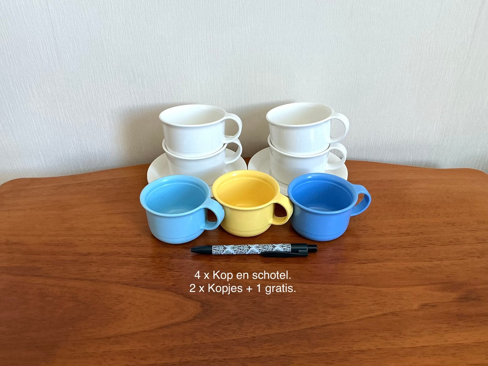 Tupperware 4 kopjes + schoteljes en 3 kopjes., Ophalen of Verzenden, Zo goed als nieuw, Beker of Kan