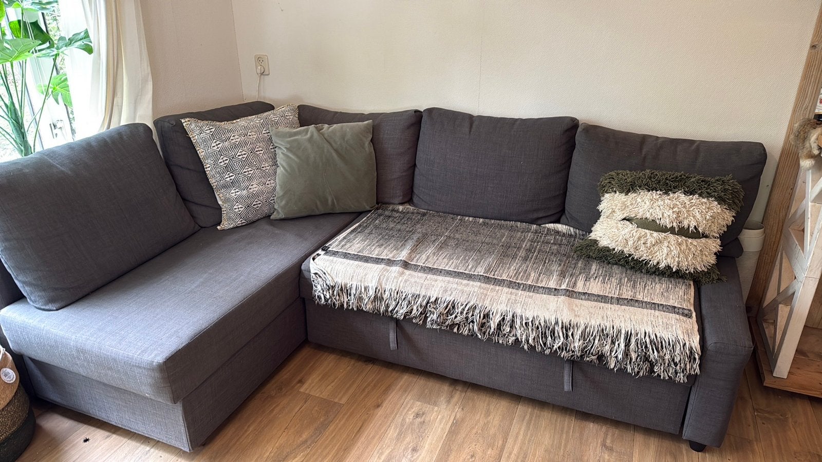 Te koop: een IKEA Friheten slaapbank in grijs., Ophalen, Gebruikt, Beige, Tweepersoons