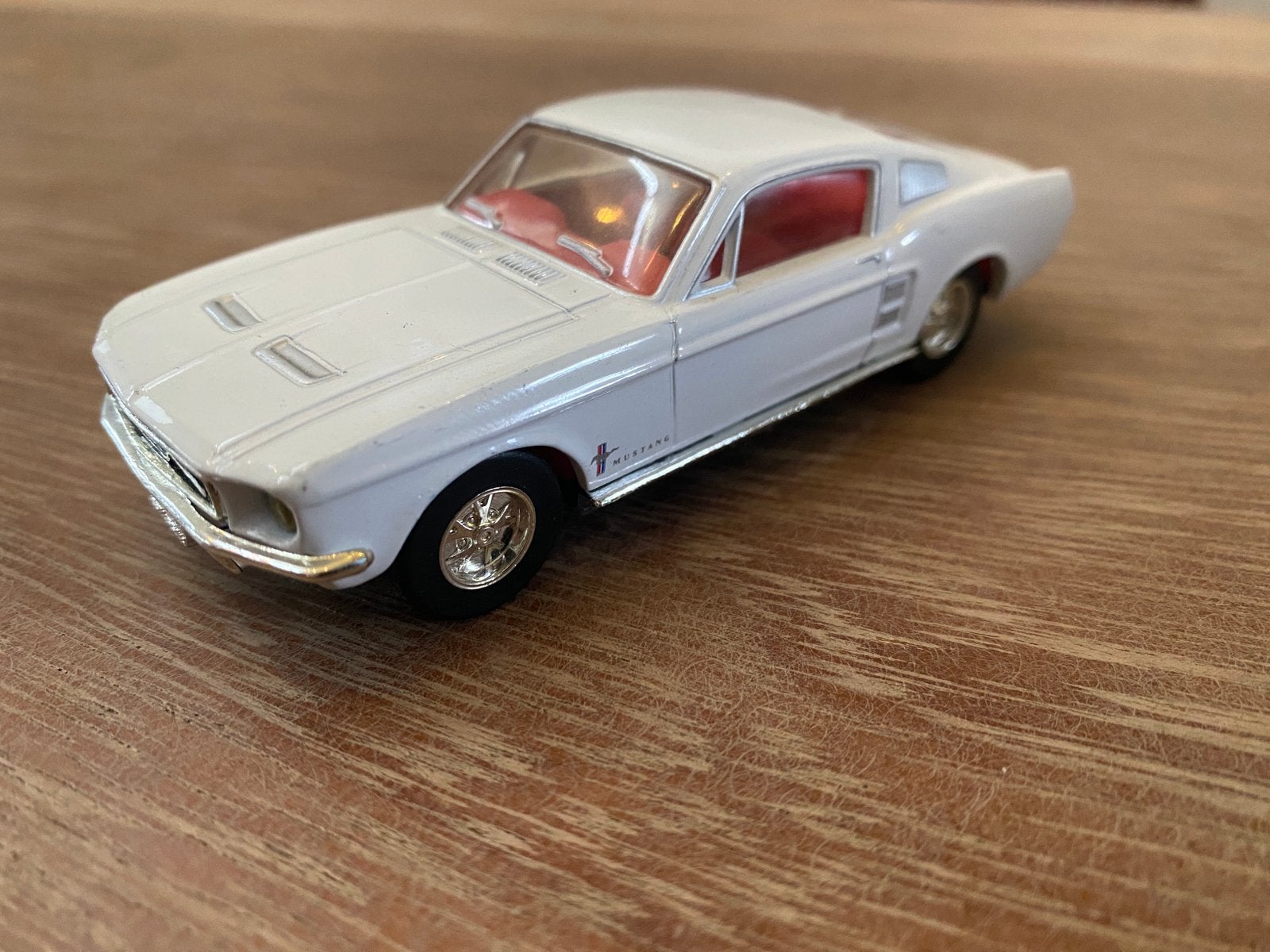 Matchbox Dinky DY16-B Ford Mustang Fastback 1967 – 1:43, Hobby en Vrije tijd, Ophalen of Verzenden, Zo goed als nieuw, Auto, Matchbox