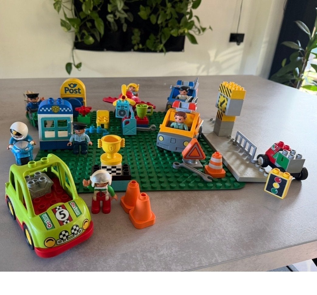 Grote Duplo set: Vliegtuig, Politie, Post, Rally, Pechhulp, Inclusief minifiguren, Gebruikt, Overige thema's, Ophalen of Verzenden
