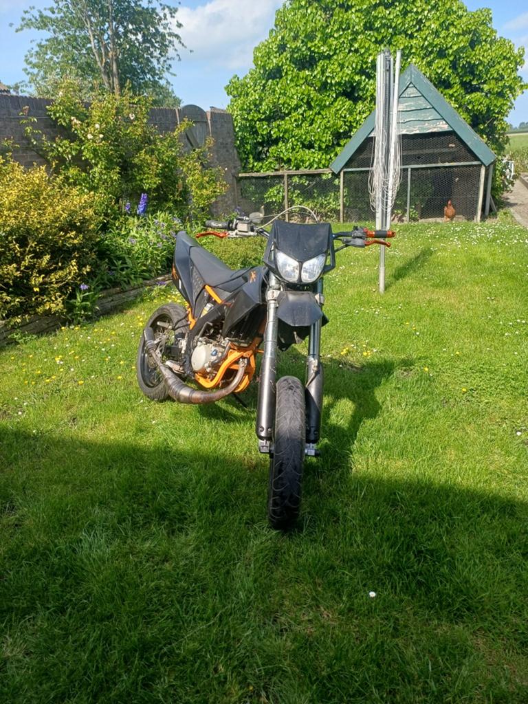 Mooie derbi senda sm 50, Ophalen, Zo goed als nieuw
