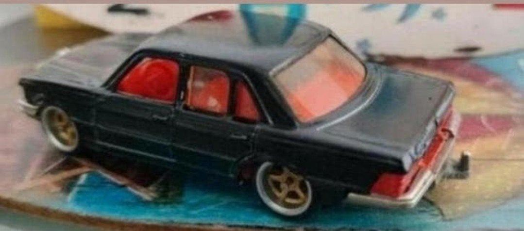 Unieke handmade MERCEDES BENZ W 116-280s/450se..nwe lak,velg, Ophalen of Verzenden, Zo goed als nieuw, Auto, Majorette