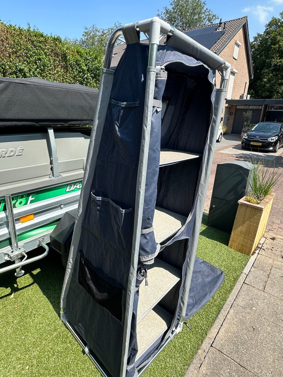 Defa schuine kast - Campingkast met 4 planken, Caravans en Kamperen, Ophalen, Zo goed als nieuw