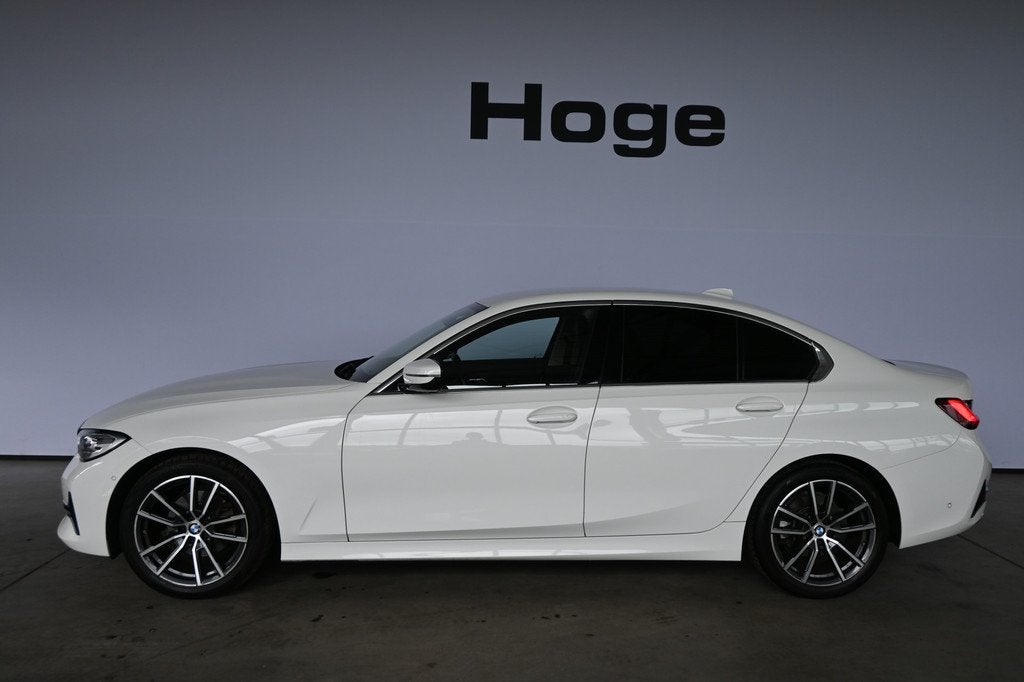 BMW 3-serie 320i High Executive Automaat Navigatie LED Carpl, Auto's, 1998 cc, Achterwielaandrijving, Gebruikt, 4 cilinders