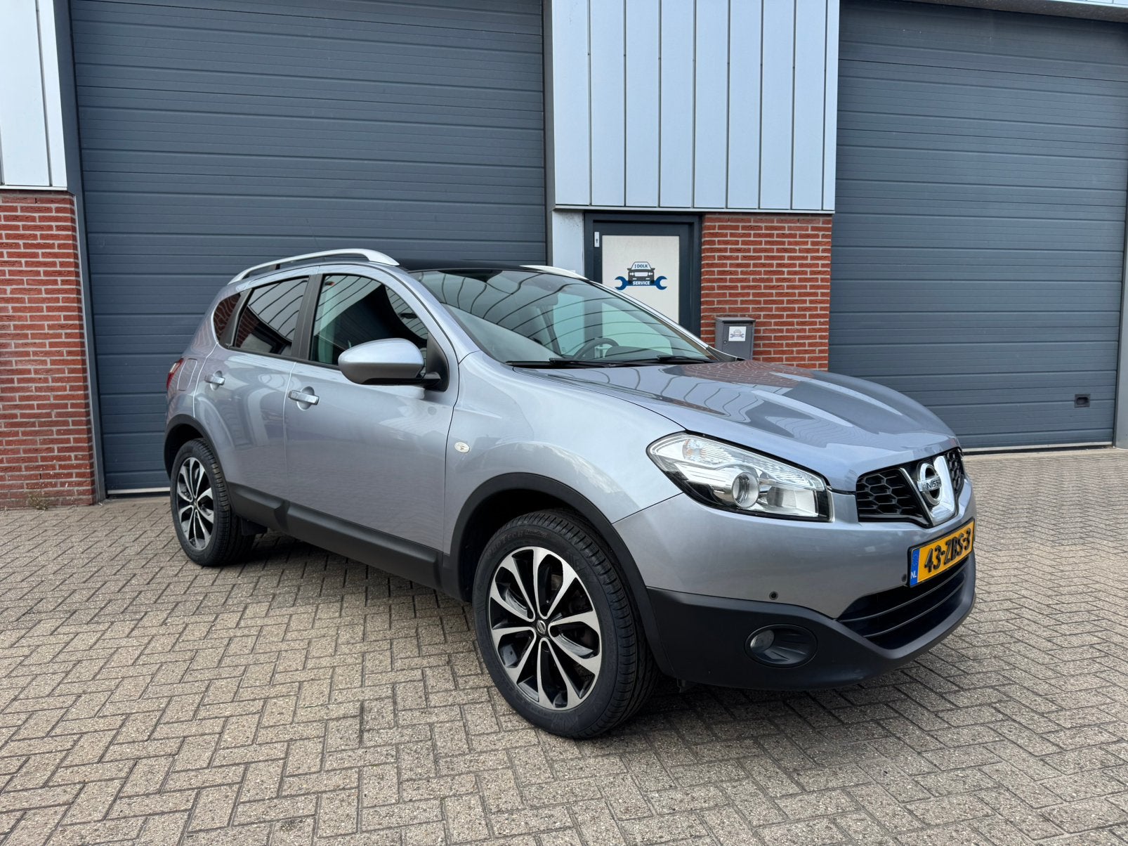 Nissan Qashqai 1.6 2WD 2012 Grijs, Voorwielaandrijving, 662 kg, Stof, 4 cilinders