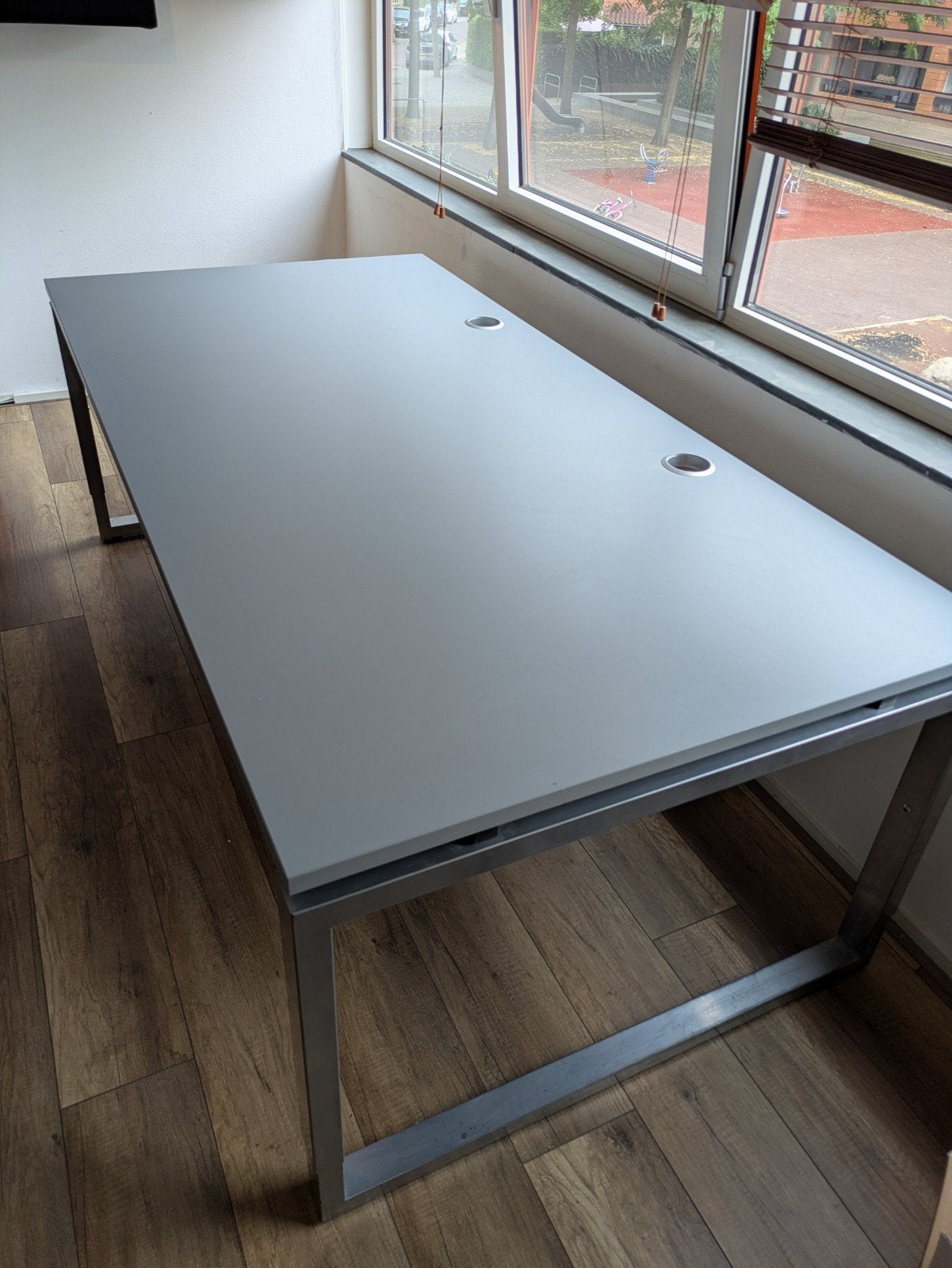 Modern groot grijs design bureau 2 bij 1m. met metalen fra, Ophalen, Gebruikt, Metaal, 100 cm