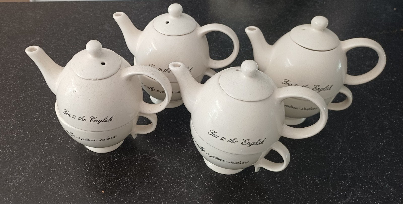 Riviera Maison theepot met kopje - Tea to the English, Huis en Inrichting, Keuken | Servies, Ophalen of Verzenden