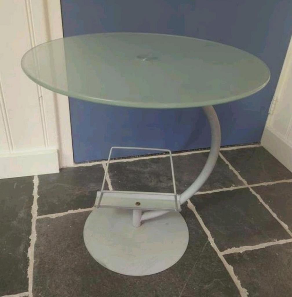 Bijzettafel (+lectuurhouder) van Kokoon Design (51,5H x50B)!, Minder dan 55 cm, Gebruikt, Metaal of Aluminium, Rond