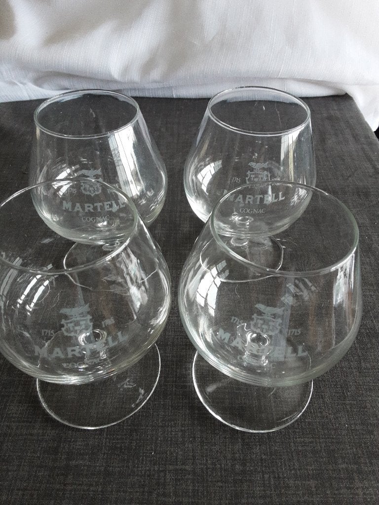 MARTELL glazen op voet, 4 stuks, 11,5 cm hoog, Verzamelen, Glas en Borrelglaasjes, Ophalen of Verzenden, Zo goed als nieuw, Overige typen