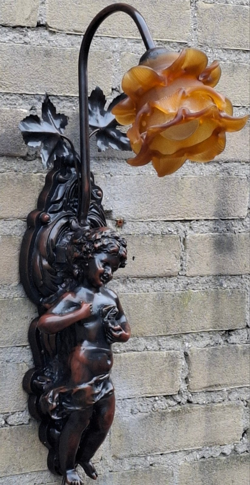 Wandlamp. Putti.  Amberglas kap. 49 cm., Huis en Inrichting, Lampen | Wandlampen, Ophalen, Overige materialen, E27 (groot), Zo goed als nieuw