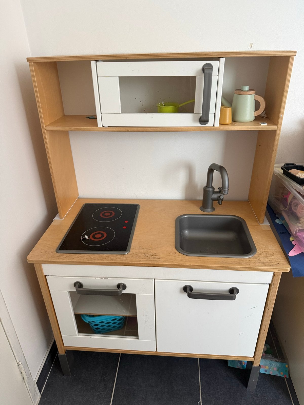 Gebruikte Ikea speelgoedkeuken met magnetron, Kinderen en Baby's, Ophalen, Gebruikt, Hout, Speelkeuken