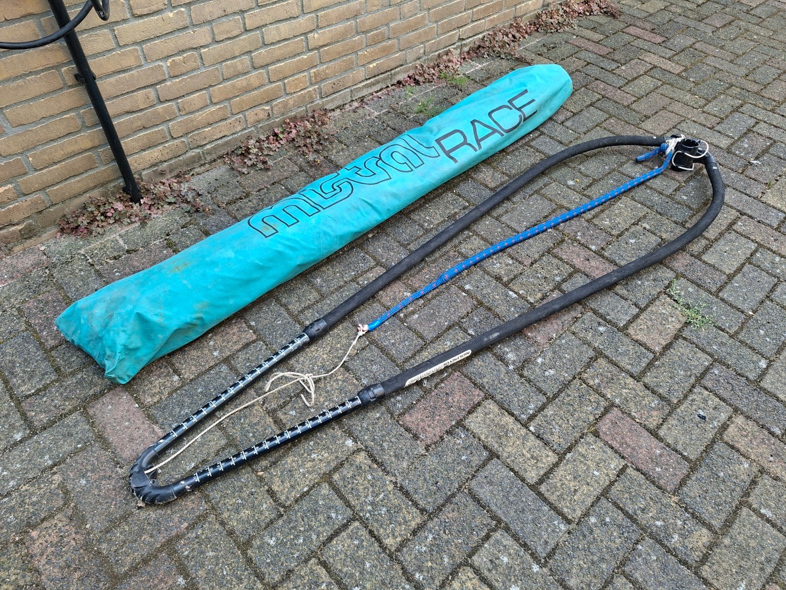 Mistral Race windsurfzeil 5,7m2 met giek (en mast), Watersport en Boten, Ophalen, Gebruikt, Met zeil(en), 5 tot 6.5 m²
