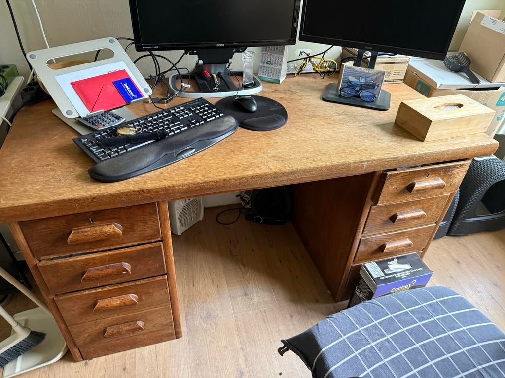 Robuust houten bureau met lades, Huis en Inrichting, Ophalen, Gebruikt, Bruin, Overige merken