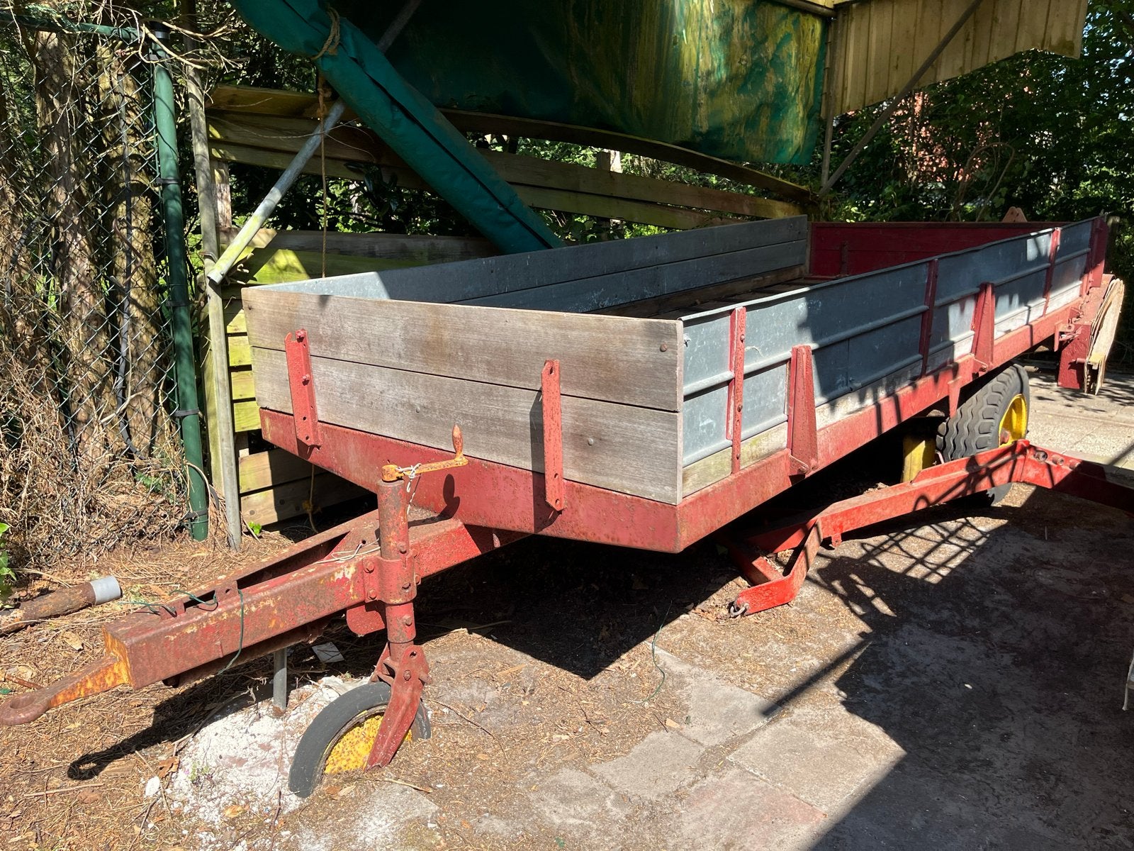 Antieke mestwagen, Ophalen