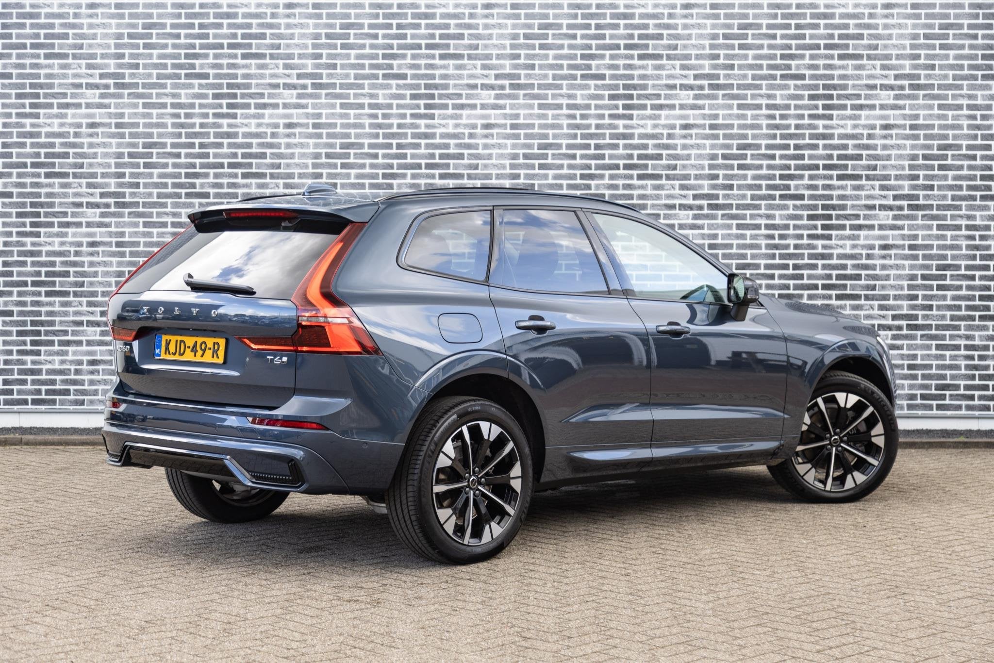 Volvo XC60 2.0 T6 Plug-in Hybrid AWD Ultra Dark | PHEV | Tre, Auto's, Gebruikt, Euro 6, 4 cilinders, Blauw