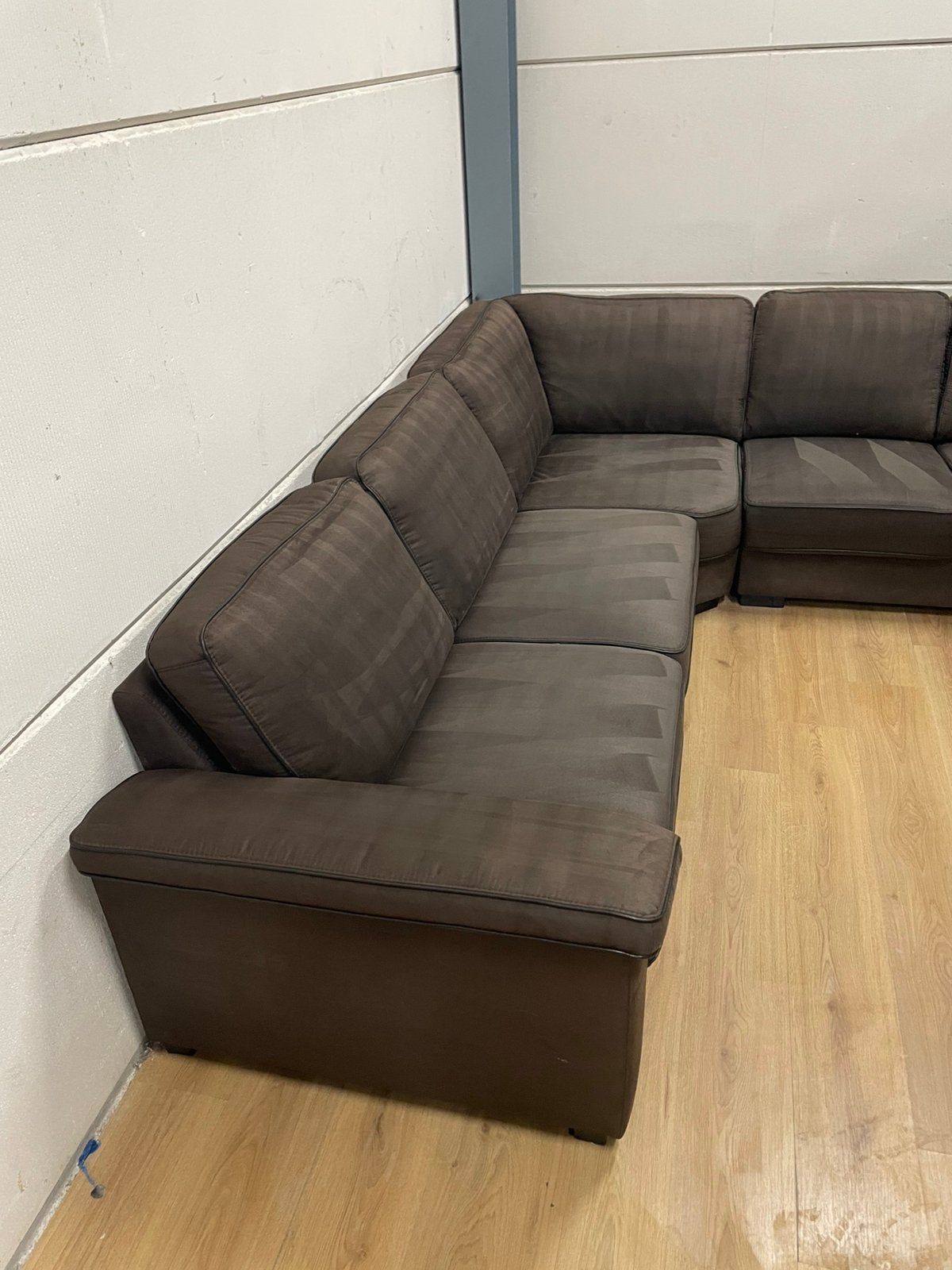 Mooie luxe suede donker bruine hoekbank - GEREINIGD!!!, Huis en Inrichting, Ophalen, 250 tot 300 cm, Luxe, Hoekbank