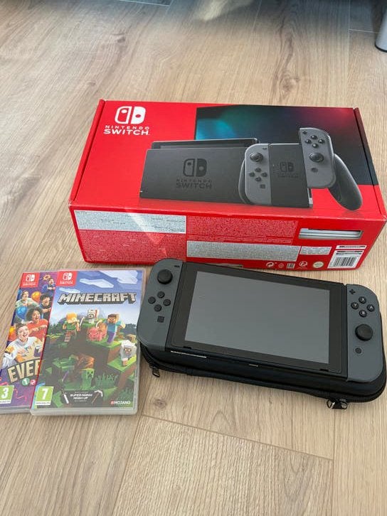 Nintendo Switch met 2 games en accessoires, Ophalen, Met games, Met 2 controllers, Zo goed als nieuw