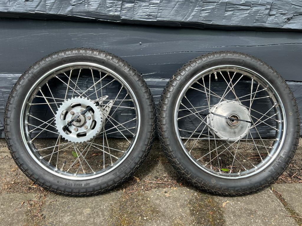 Nette set originele naven met velgen en banden 517 compleet, Ophalen of Verzenden, Zo goed als nieuw, Frame