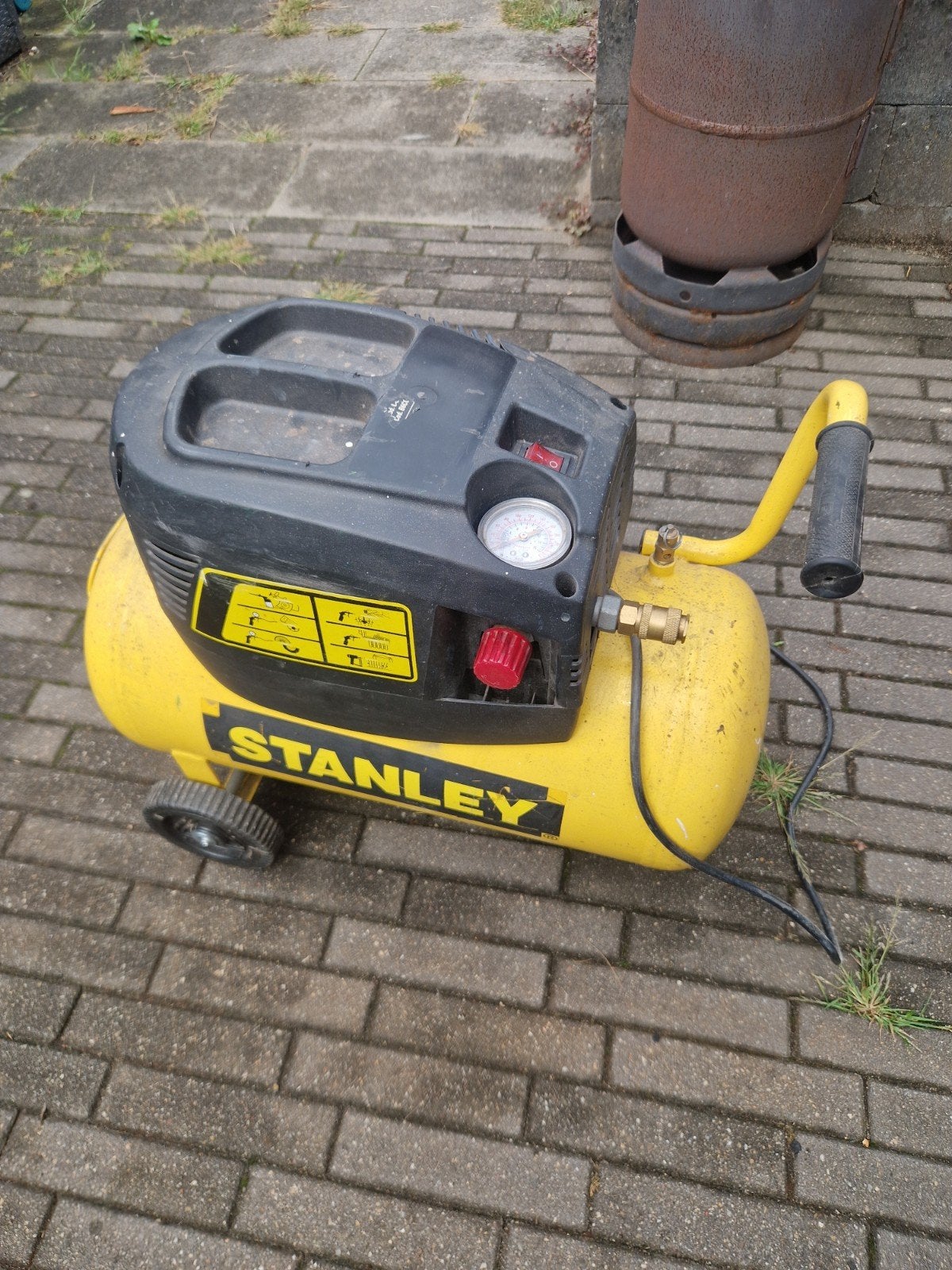 STANLEY compressor D200/8/24 1100W 24L, Ophalen, Gebruikt, 6 tot 10 bar, Minder dan 200 liter/min