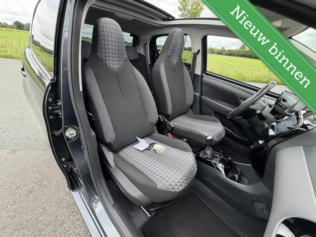 Peugeot 108 5drs Allure SCHUIFDAK, Voorwielaandrijving, Euro 6, 4 stoelen, Origineel Nederlands
