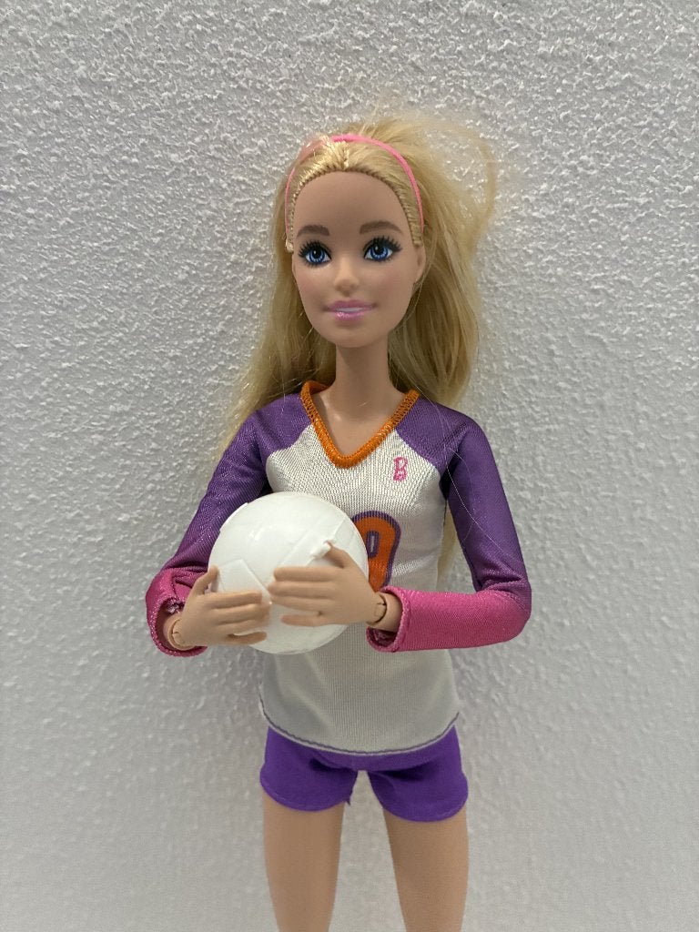 Barbie Made to Move volleybalspeelster, Ophalen of Verzenden, Zo goed als nieuw, Barbie