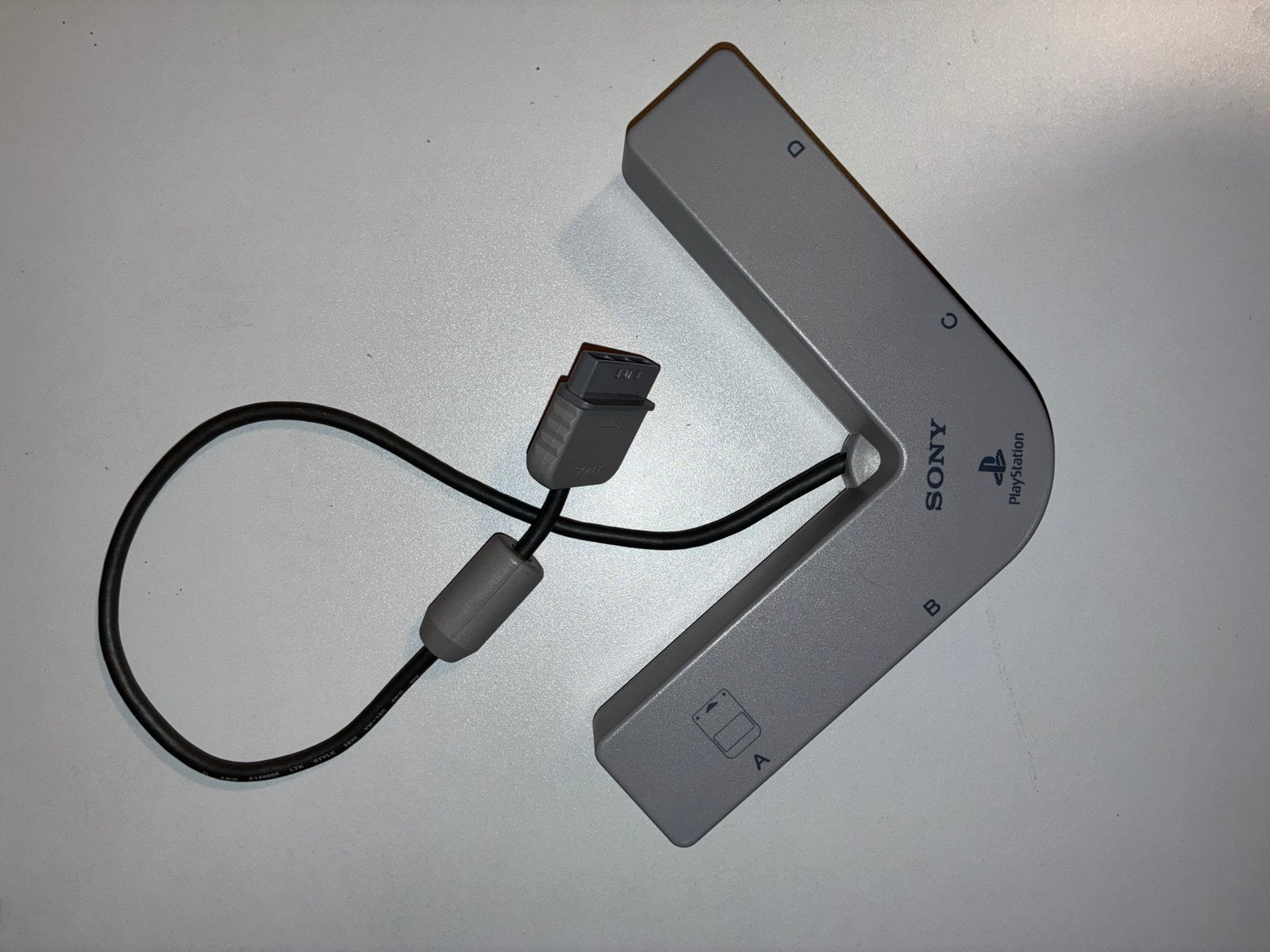 Sony PlayStation Multitap (SCP-100), Spelcomputers en Games, Ophalen of Verzenden, Gebruikt, Overige typen, PlayStation 1