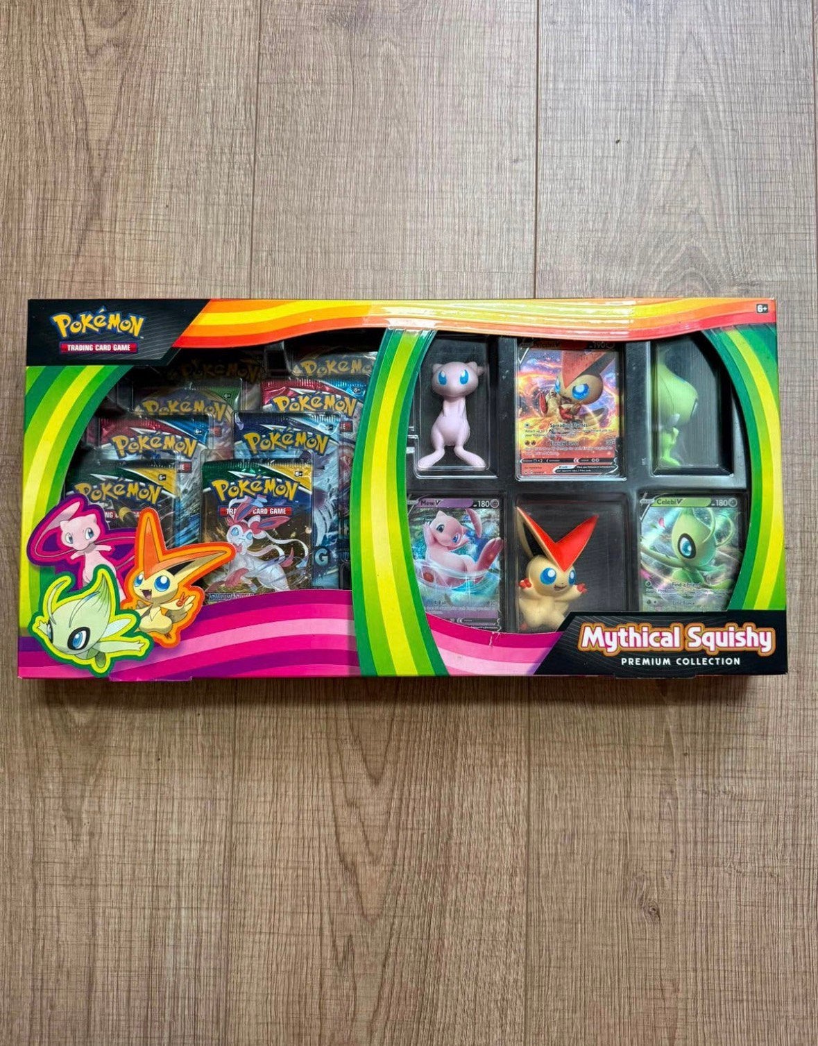 Pokémon - Mythical Squishy Collection, Ophalen of Verzenden, Nieuw, Boosterbox, Foil