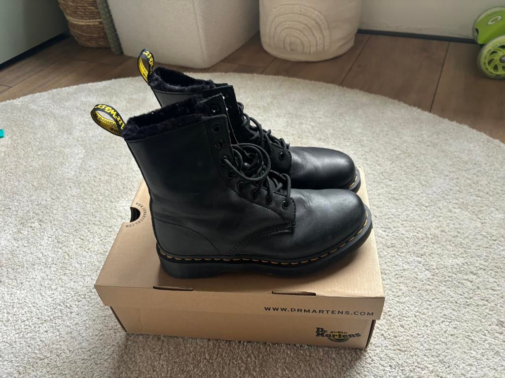 Dr martens serena airwair maat 38, Zwart, Lage of Enkellaarzen, Ophalen of Verzenden, Zo goed als nieuw