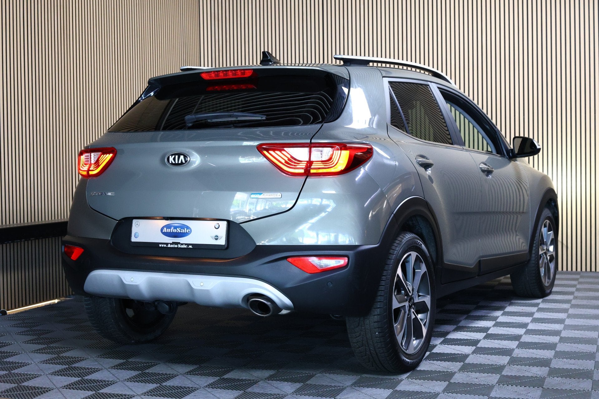 Kia Stonic 1.0 T-GDI Hybrid LEDER CARPLAY NAVI CAMERA PDC CL, Auto's, Kia, 101 pk, Gebruikt, Zwart, Leder en Stof