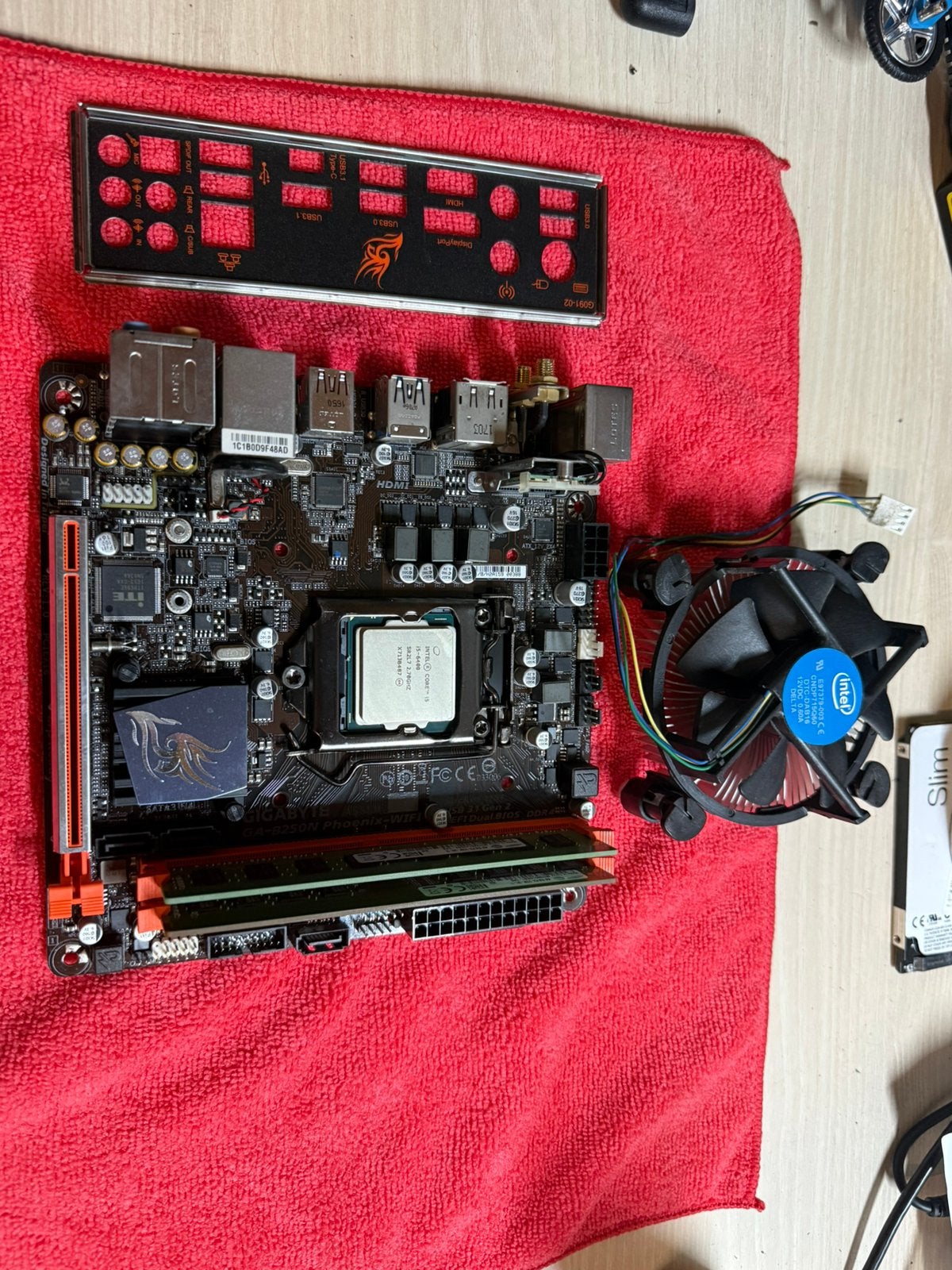 Gigabyte GA-B250N Phoenix-WIFI i5-6400 +8GB 256GB SSD, Ophalen, Zo goed als nieuw, DDR4