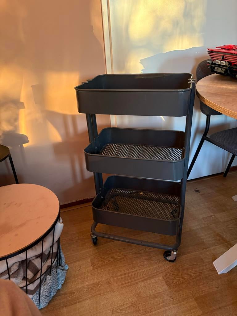 Praktische roltafel met 3 etages, Ophalen, Gebruikt