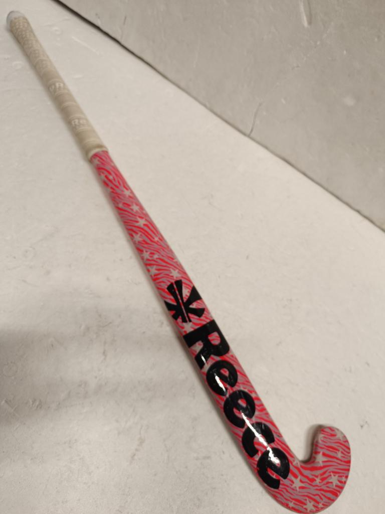 Reece indoor hockeystick in alpha 32 inch regular bow, Sport en Fitness, Hockey, Gebruikt, Ophalen of Verzenden, Stick