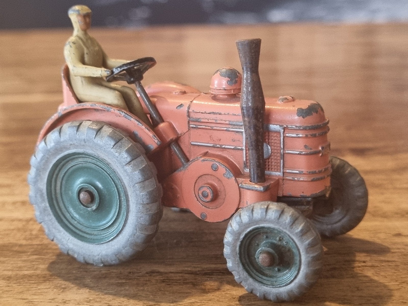 Dinky Toys 301 Field Marshall Tractor met Bestuurder, Ophalen of Verzenden