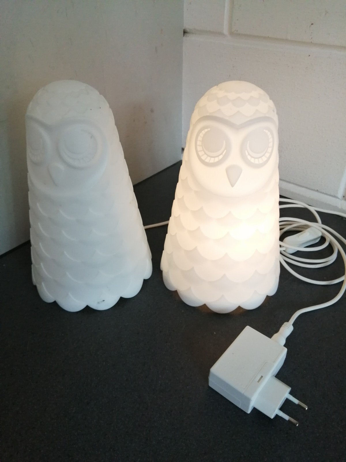 2 x ikea solbo led tafel lamp uil 23 cm + adapters, Beige, Kunststof, Gebruikt, Ikea