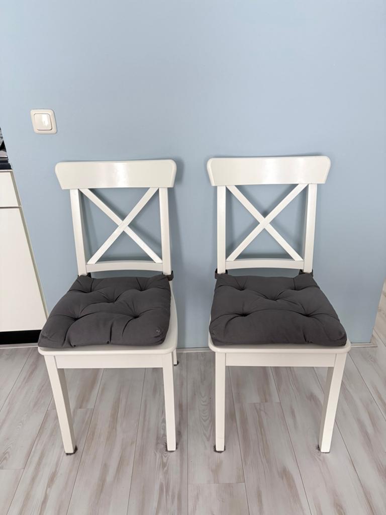 2 eetkamerstoelen IKEA, Ophalen, Zo goed als nieuw, Wit, Hout