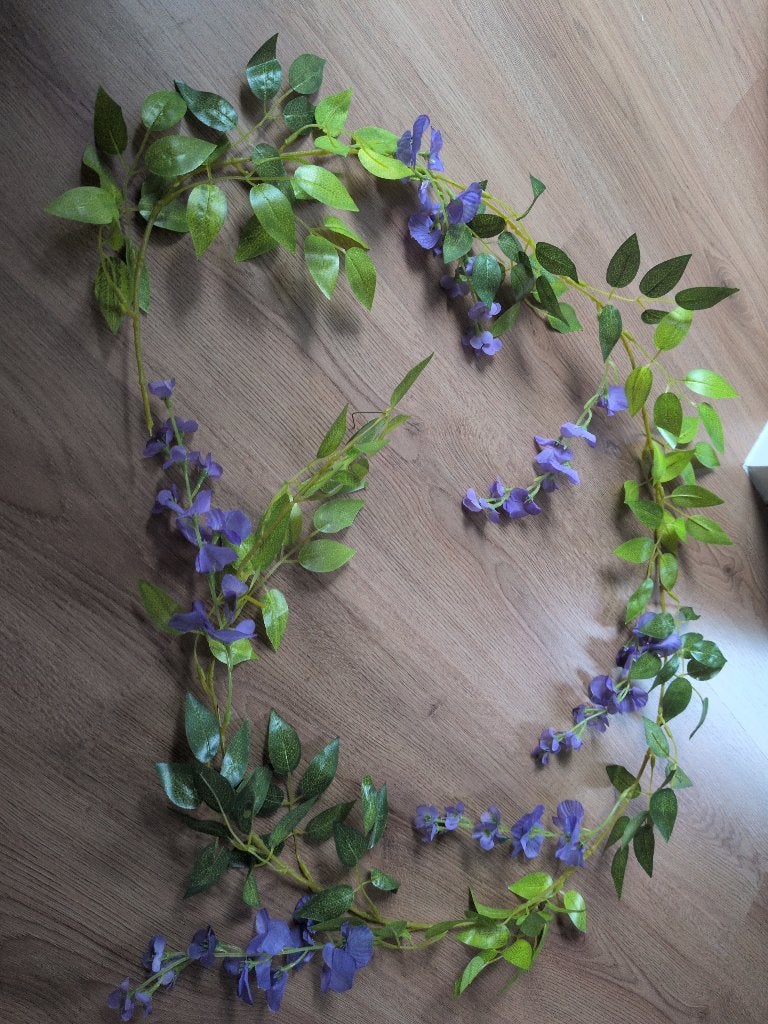 Slinger met paarse kunstbloemen 1.6 meter, Paars, Ophalen of Verzenden, Zo goed als nieuw, Kunststof