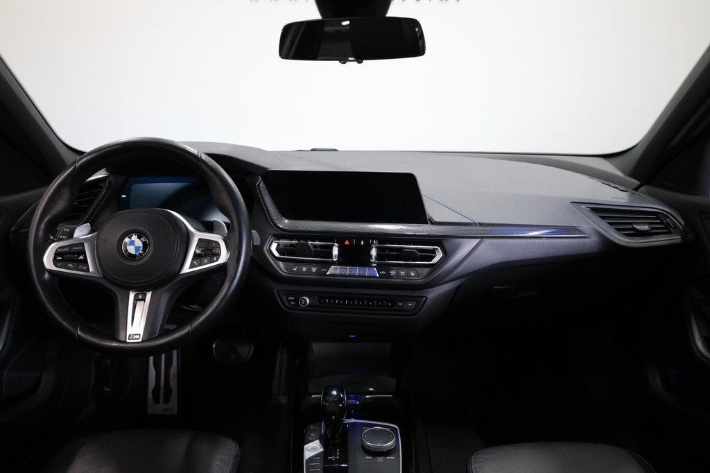 BMW 1-serie M135i xDrive 306+PK M-PERFORMANCE/LED/VIRTUAL/SF, Auto's, BMW, 1998 cc, Gebruikt, 4 cilinders, Zwart