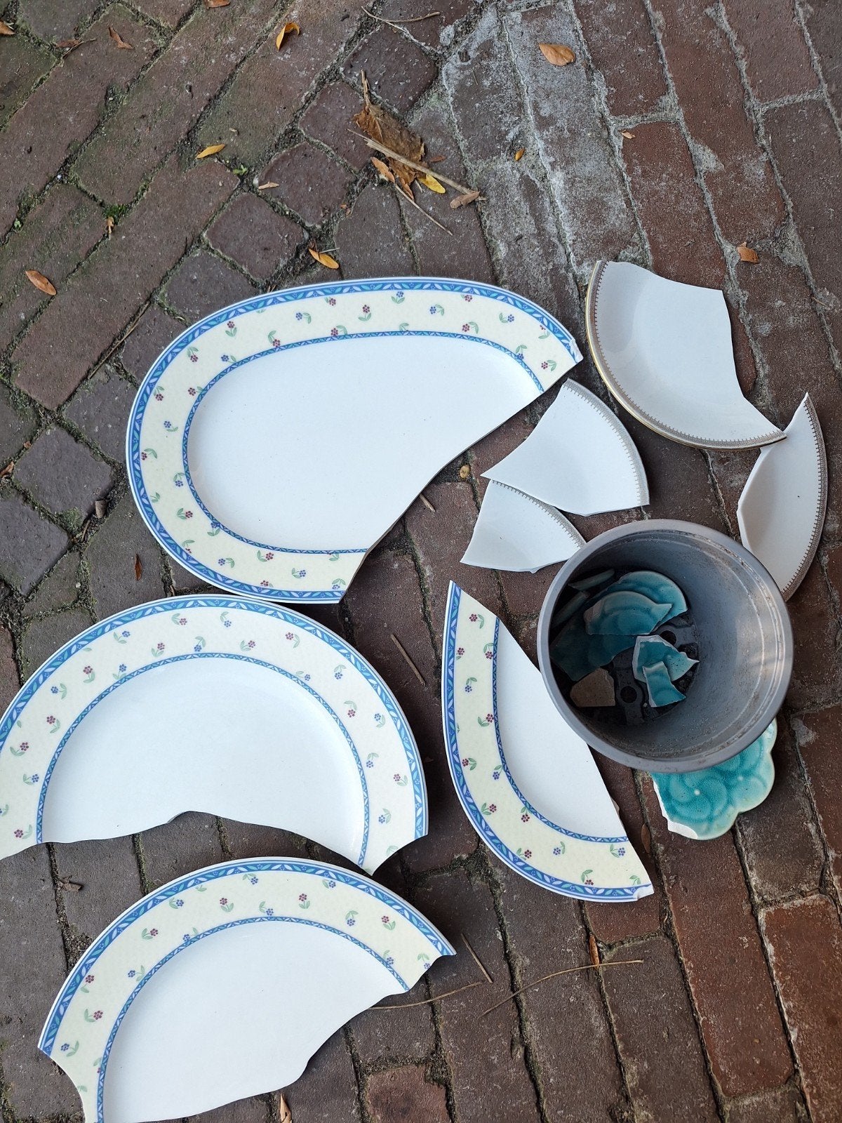 Gebroken servies (porselein) voor mozaïek of upcycling, Ophalen