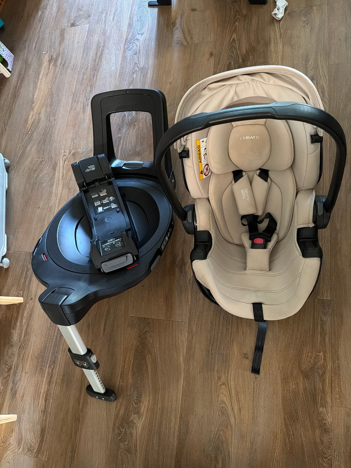 Dubatti Maxi Cosi met Britax Römer Isofix base, Kinderen en Baby's, Autostoeltjes, Ophalen, Gebruikt, Zijbescherming, Isofix