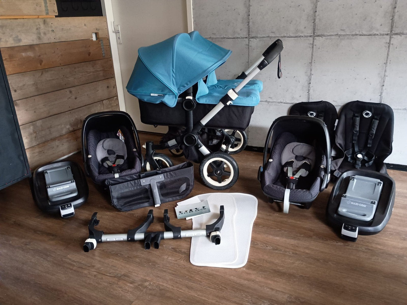 Bugaboo Donkey Tweeling / Duo / Mono + Maxi Cosi's etc., Ophalen, Zo goed als nieuw, Bugaboo, Verstelbare duwstang