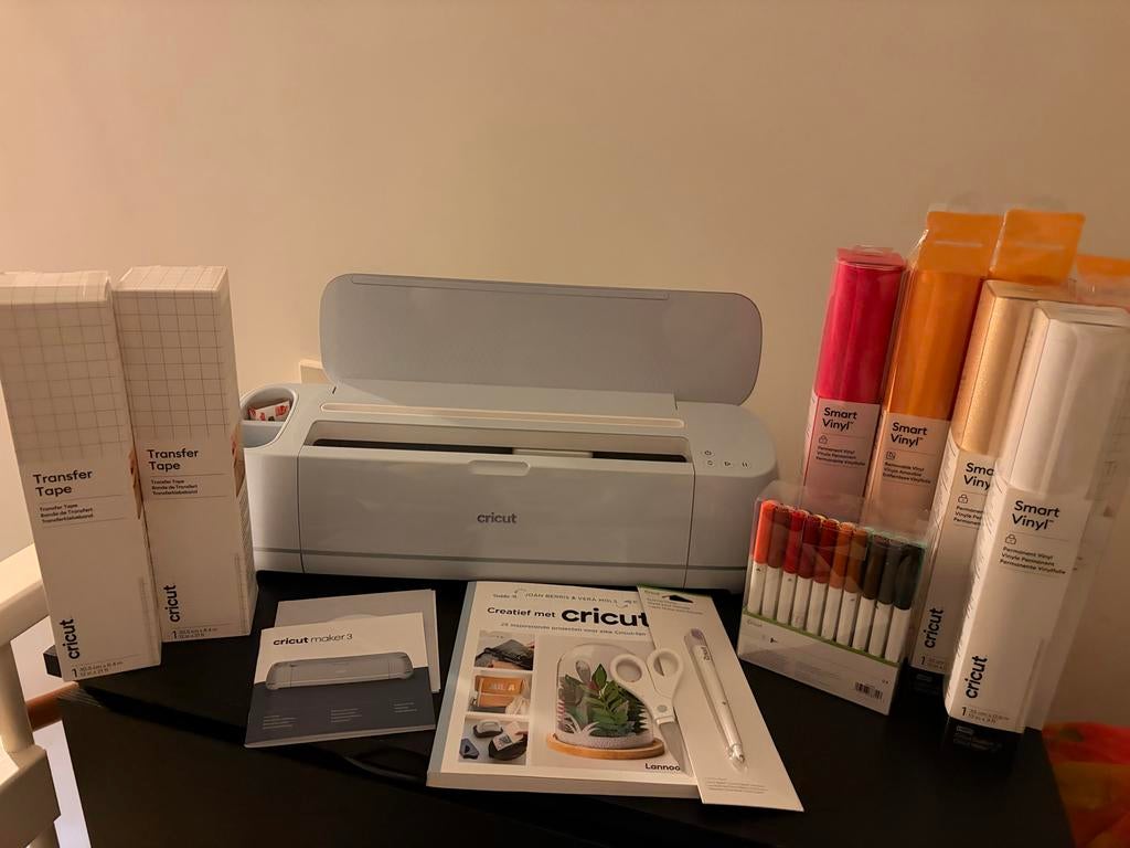 Cricut Maker 3 met veel accessoires en materialen, Hobby en Vrije tijd, Knutselen, Overige thema's, Zo goed als nieuw, Kunststof