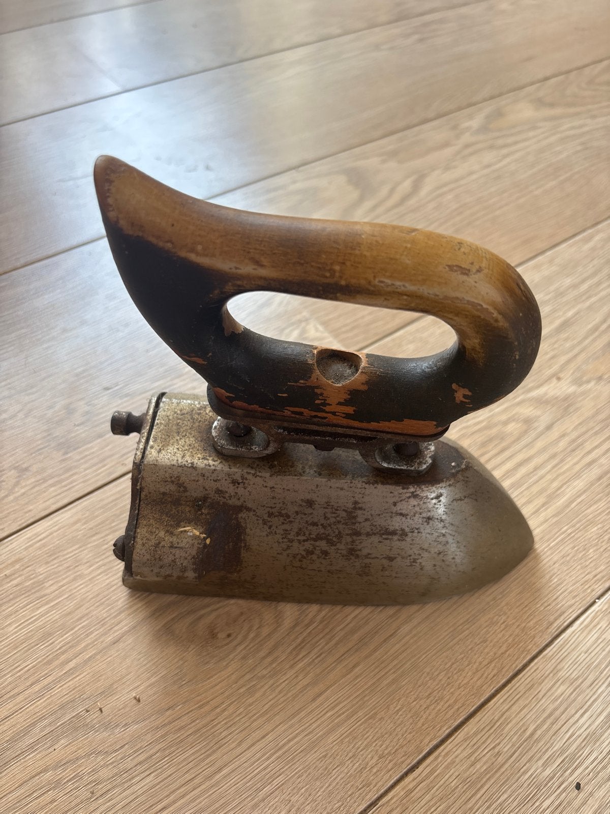 Antiek strijkijzer op kolen - Decoratief item, Antiek en Kunst, Ophalen