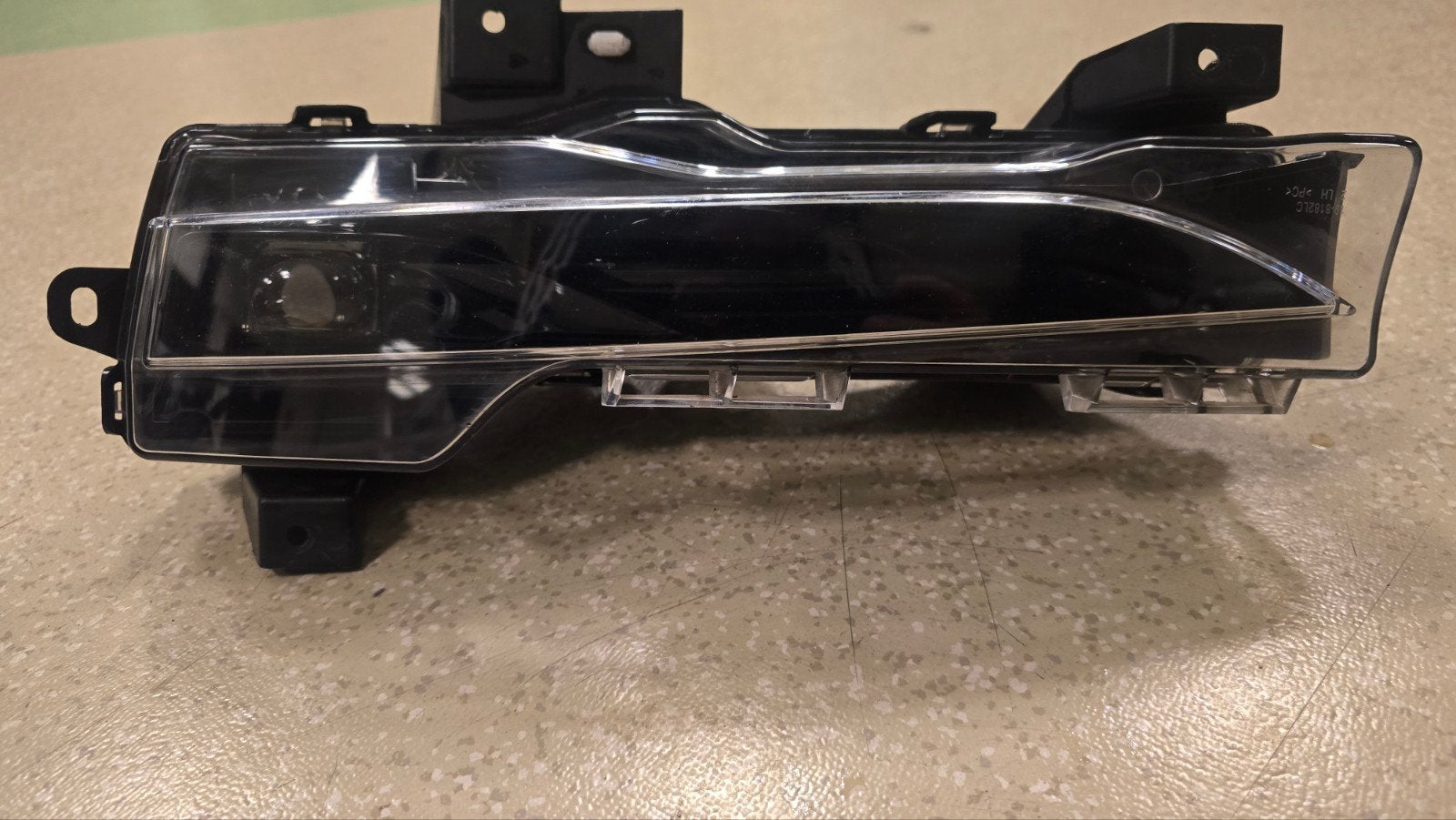 Originele Tesla Model 3 / Model Y mistlamp links – 1624797-0, Auto-onderdelen, Ophalen of Verzenden, Gebruikt, Links, Bumper