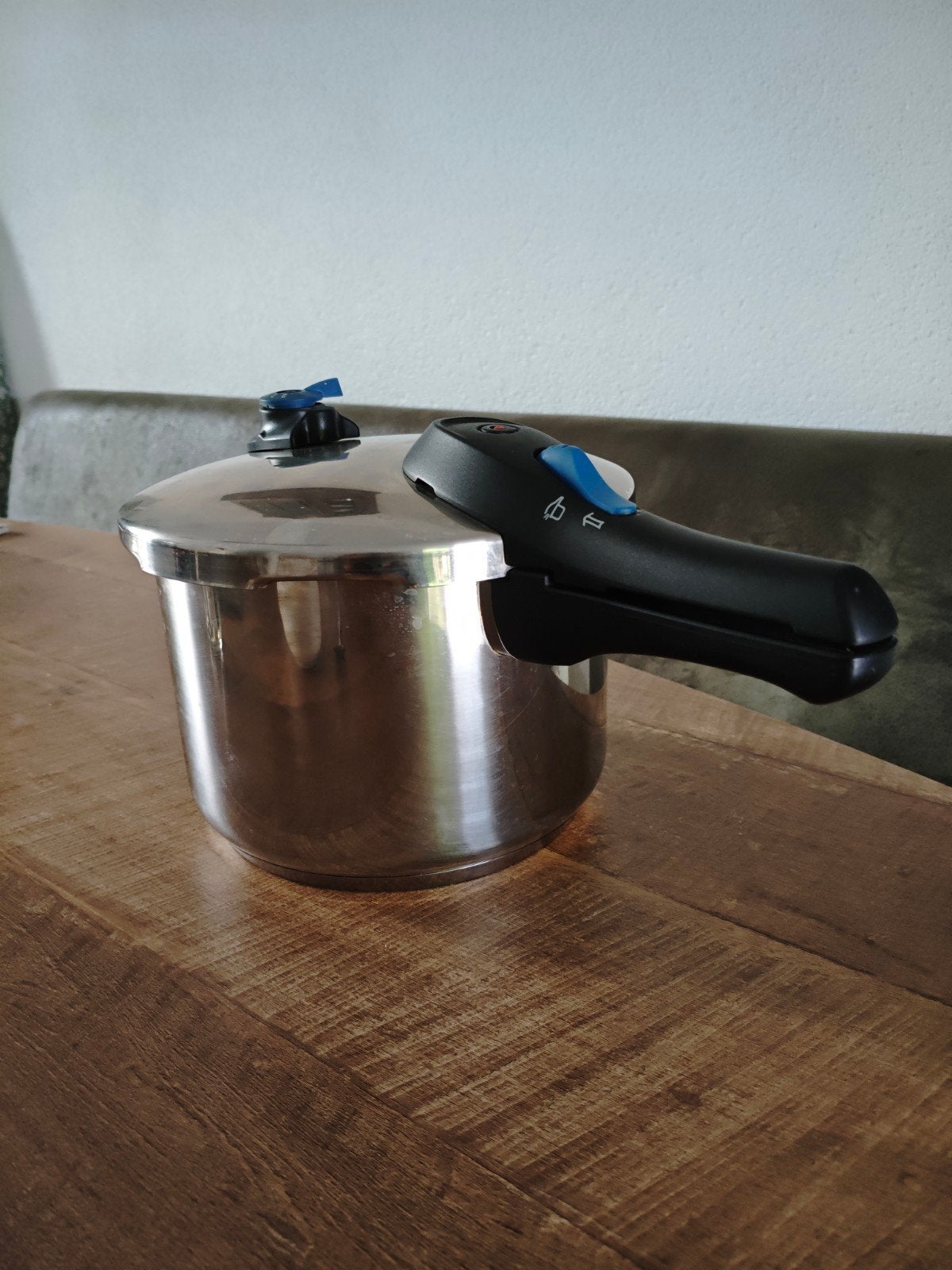 BK Snelkookpan 6 liter - Zo goed als nieuw, Snelkookpan, Ophalen of Verzenden, Zo goed als nieuw, Rvs