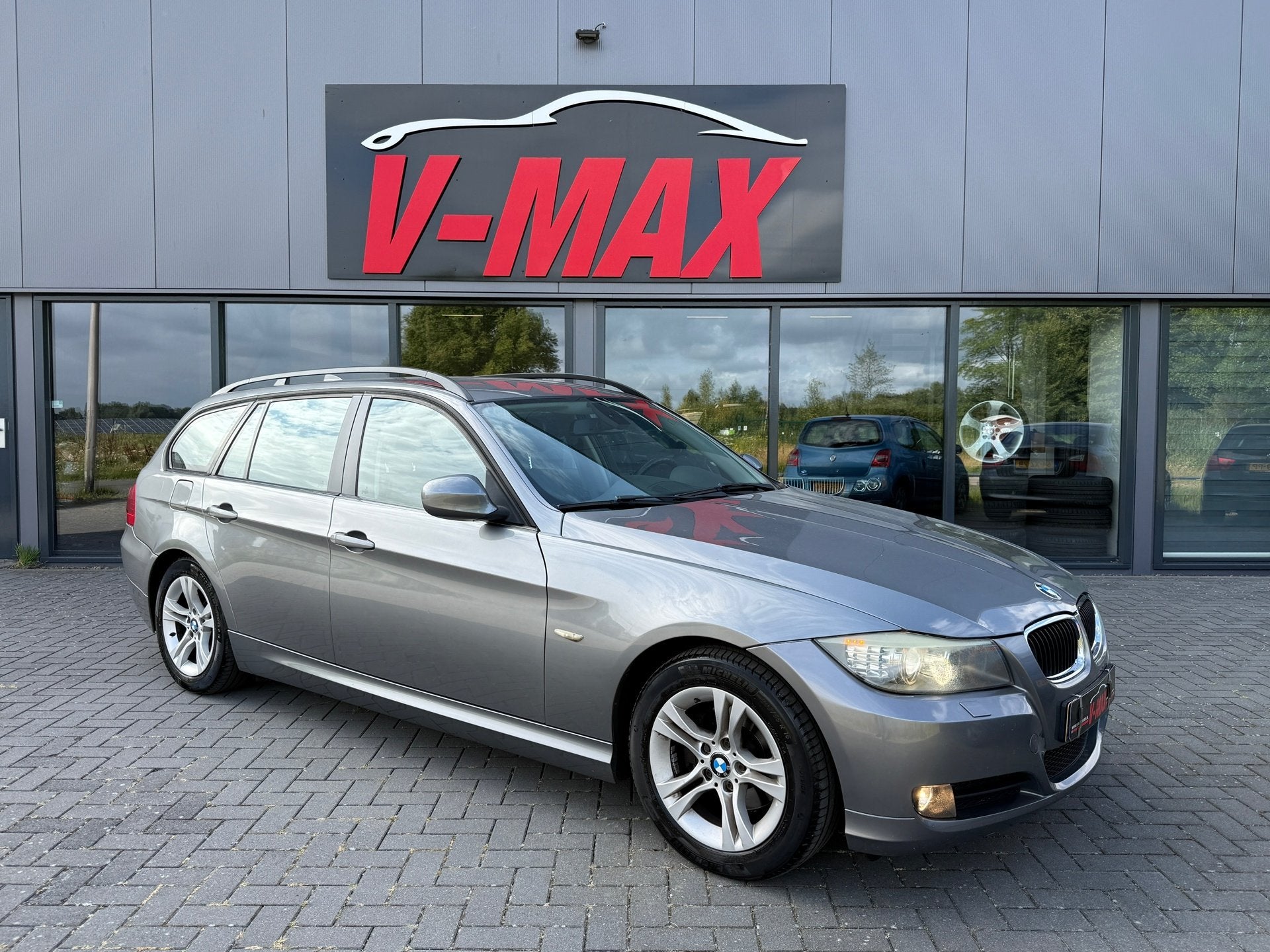 BMW 318i 2.0 LCI Business NAP Leder Xenon Navi PDC Trekhaak, Euro 5, Achterwielaandrijving, Zwart, Handgeschakeld
