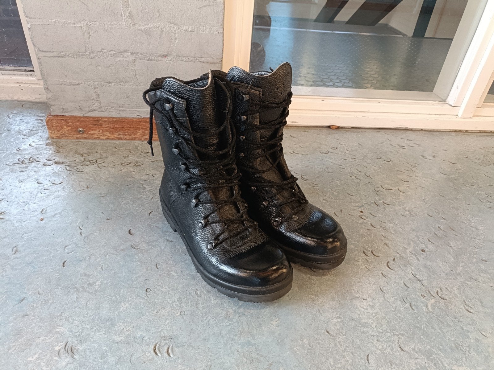 Duitse legerkisten model m07, Zwart, Overige typen, Ophalen of Verzenden, Zo goed als nieuw