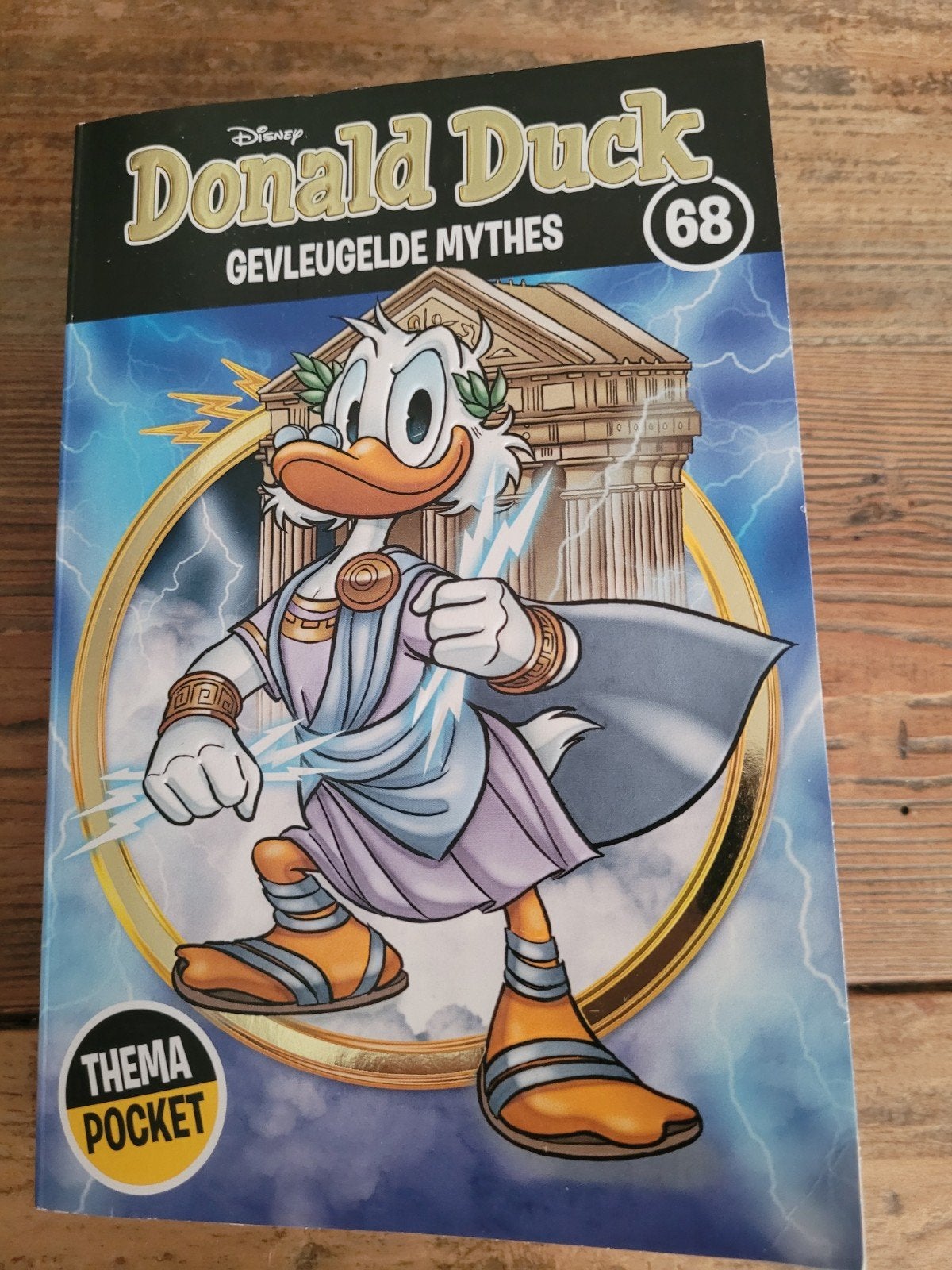 Donald Duck Themapocket 68: Gevleugelde Mythes, Eén stripboek, Ophalen of Verzenden, Zo goed als nieuw, Walt Disney Company